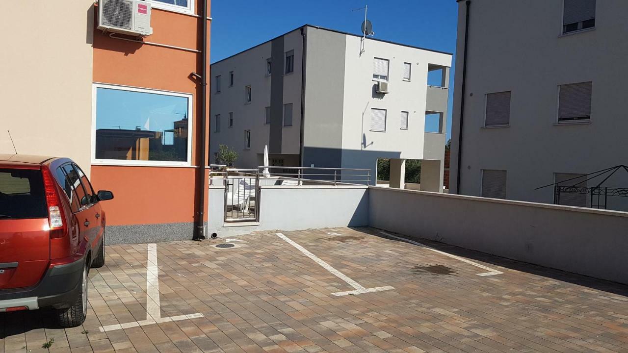 Apartment Orange Brist プーラ エクステリア 写真